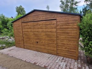 Plechová garáž 5x6m v imitaci dřeva | Konstrukce z uzavřených profilů